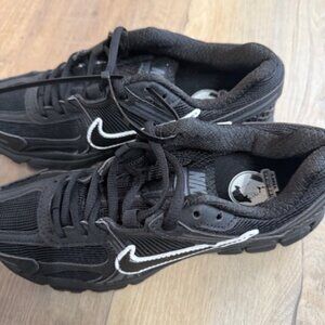 NEW Nike Vomero 5 Women's Size 7